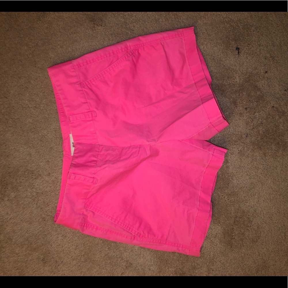 Bright pink vineyard vines shorts